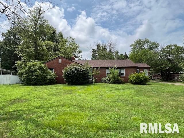 1403 W Hendrickson Street  Marion IL 62959 photo