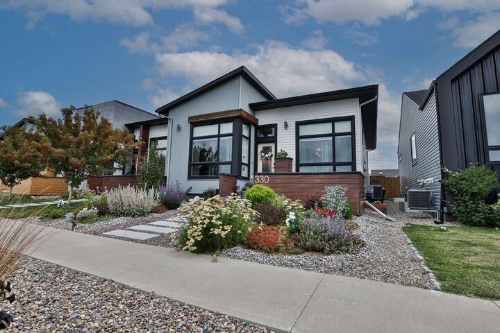 Property Photo:  330 Uplands Boulevard N  AB T1H 7C7 