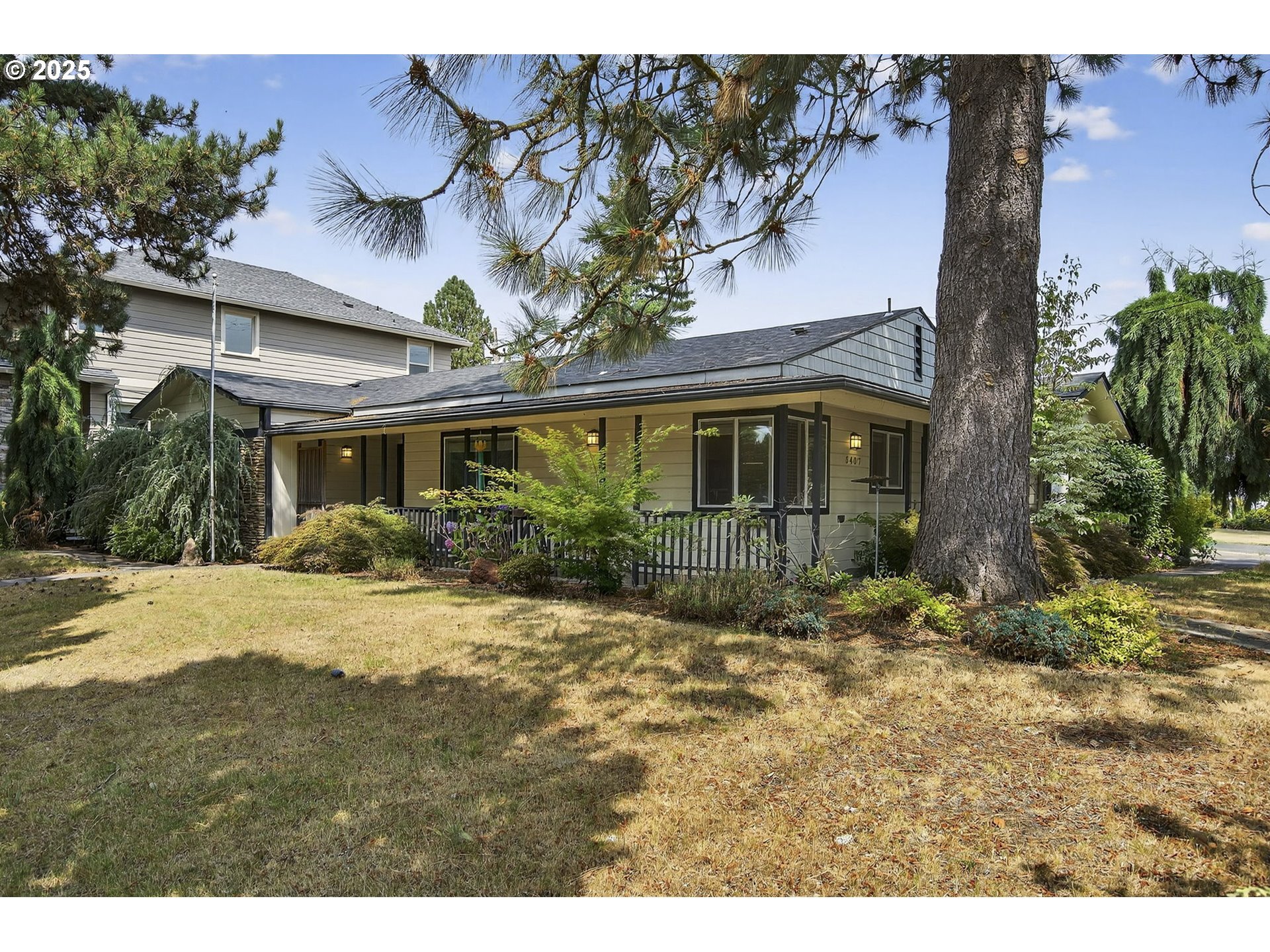 Property Photo:  3407 SE Steele St  OR 97202 