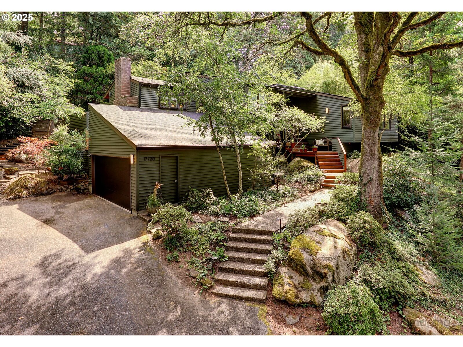 Property Photo: 17720 Westview Dr OR 97034