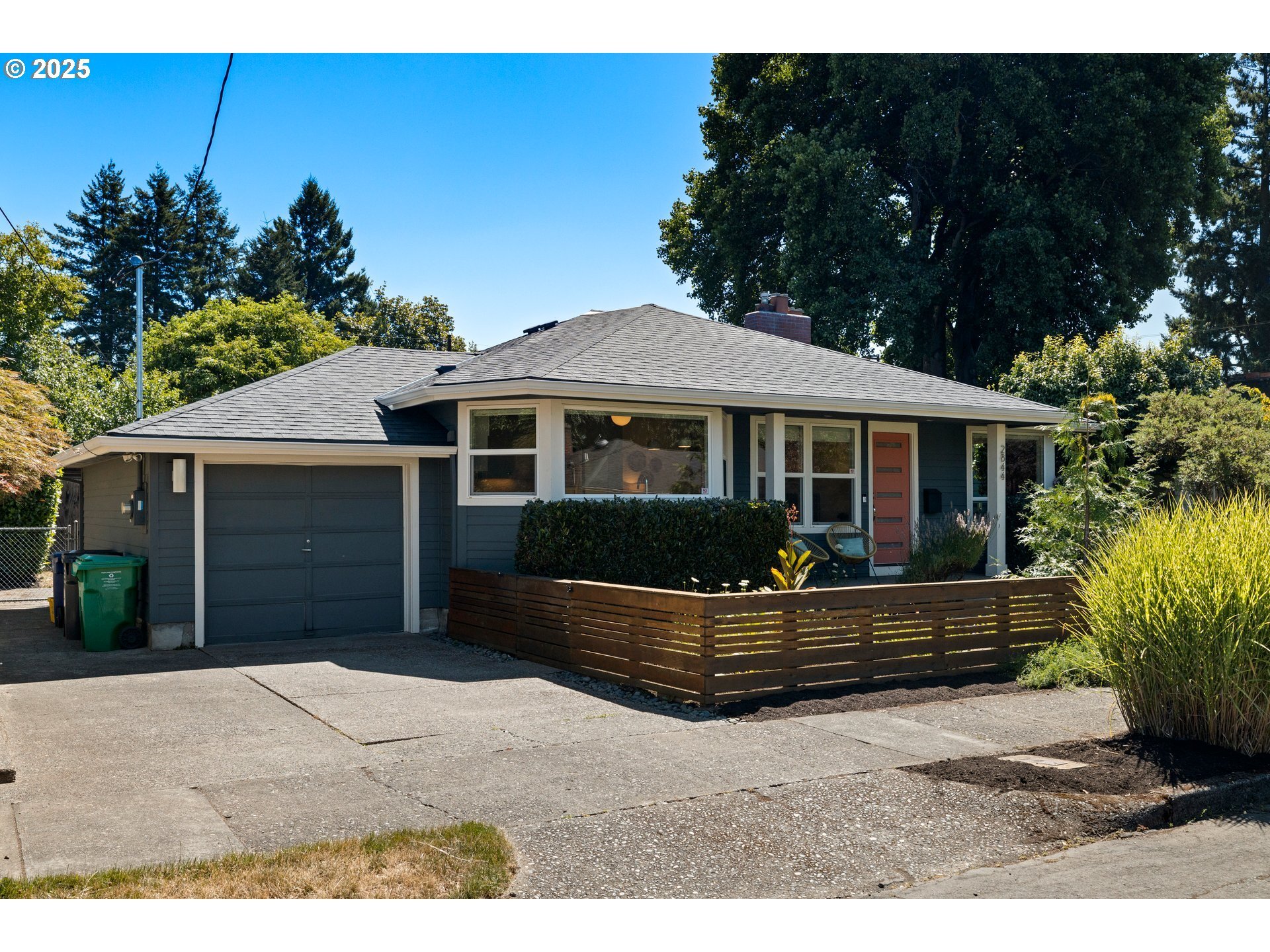 Property Photo:  2844 SE 60th Ave  OR 97206 