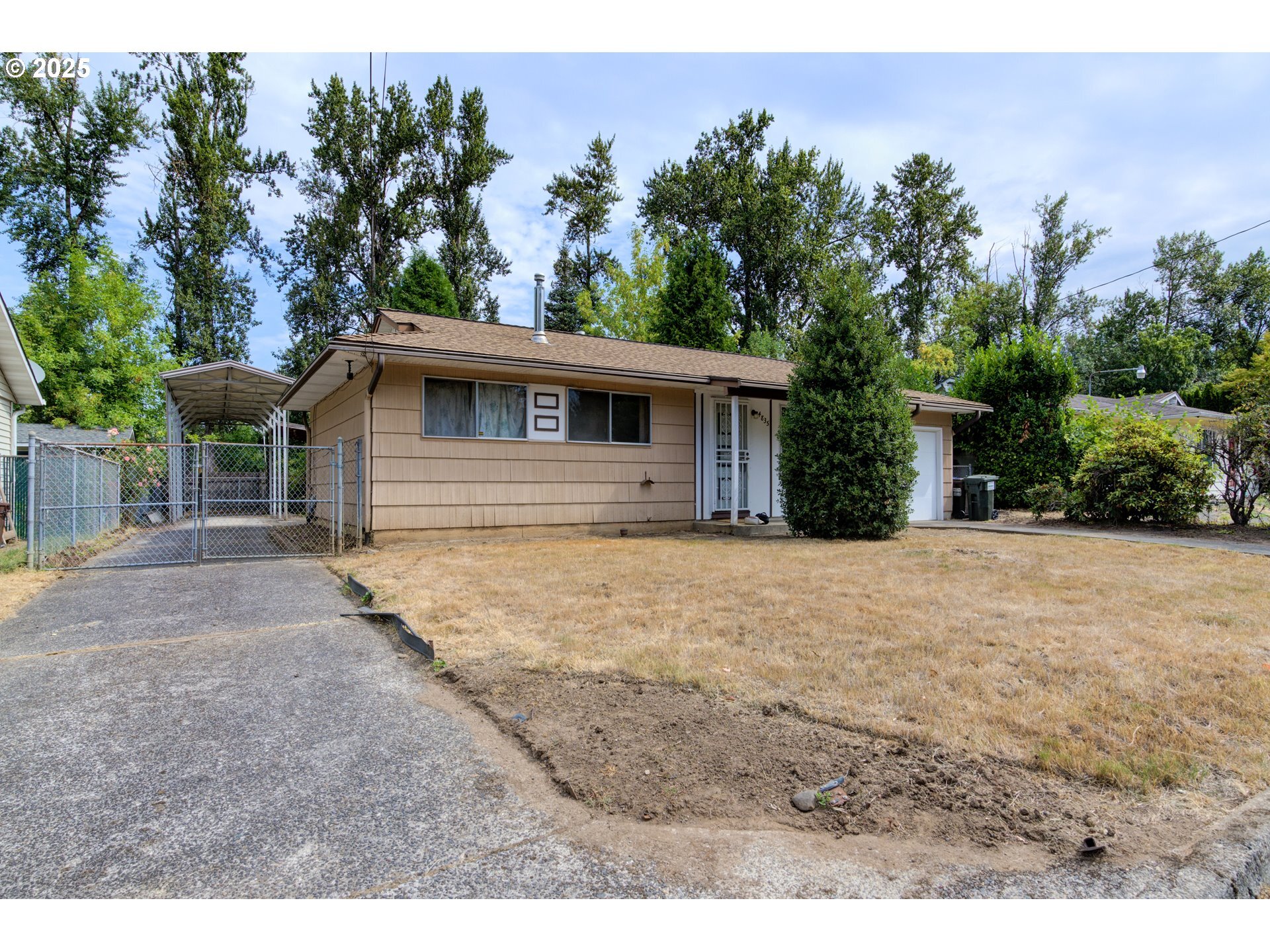 Property Photo: 4835 SE Brookside Dr OR 97222