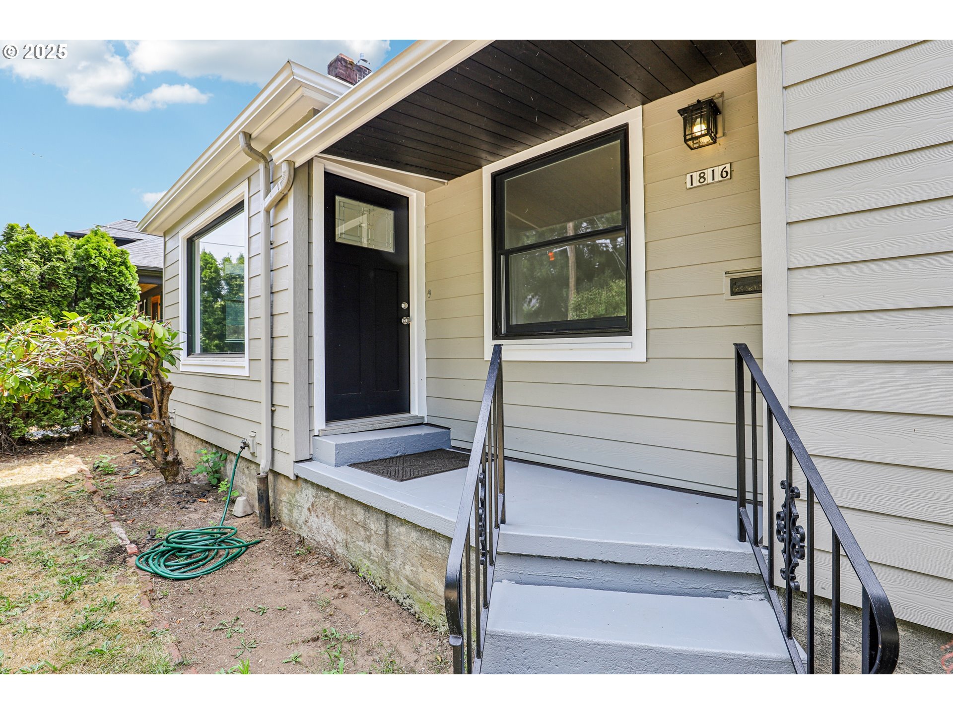 Property Photo: 1816 N Jarrett St OR 97217