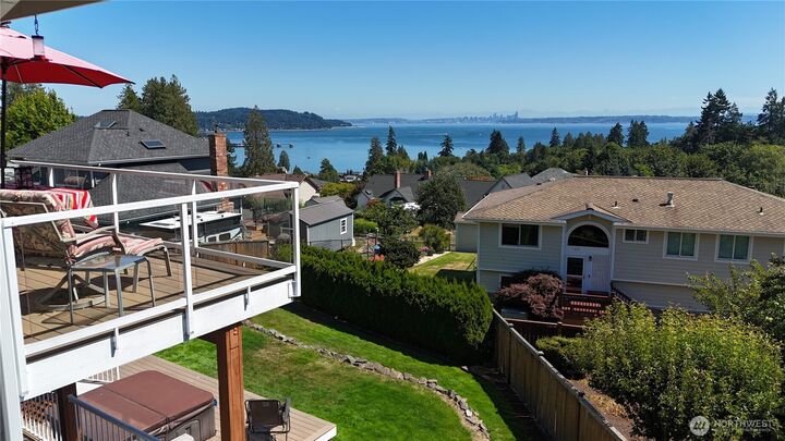 Property Photo: 7549 E Alki View Court WA 98366