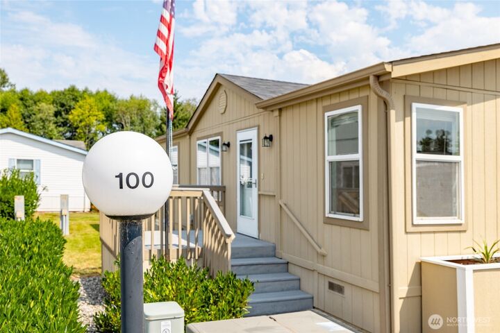 Property Photo: 14727 43rd Avenue NE 100 WA 98271
