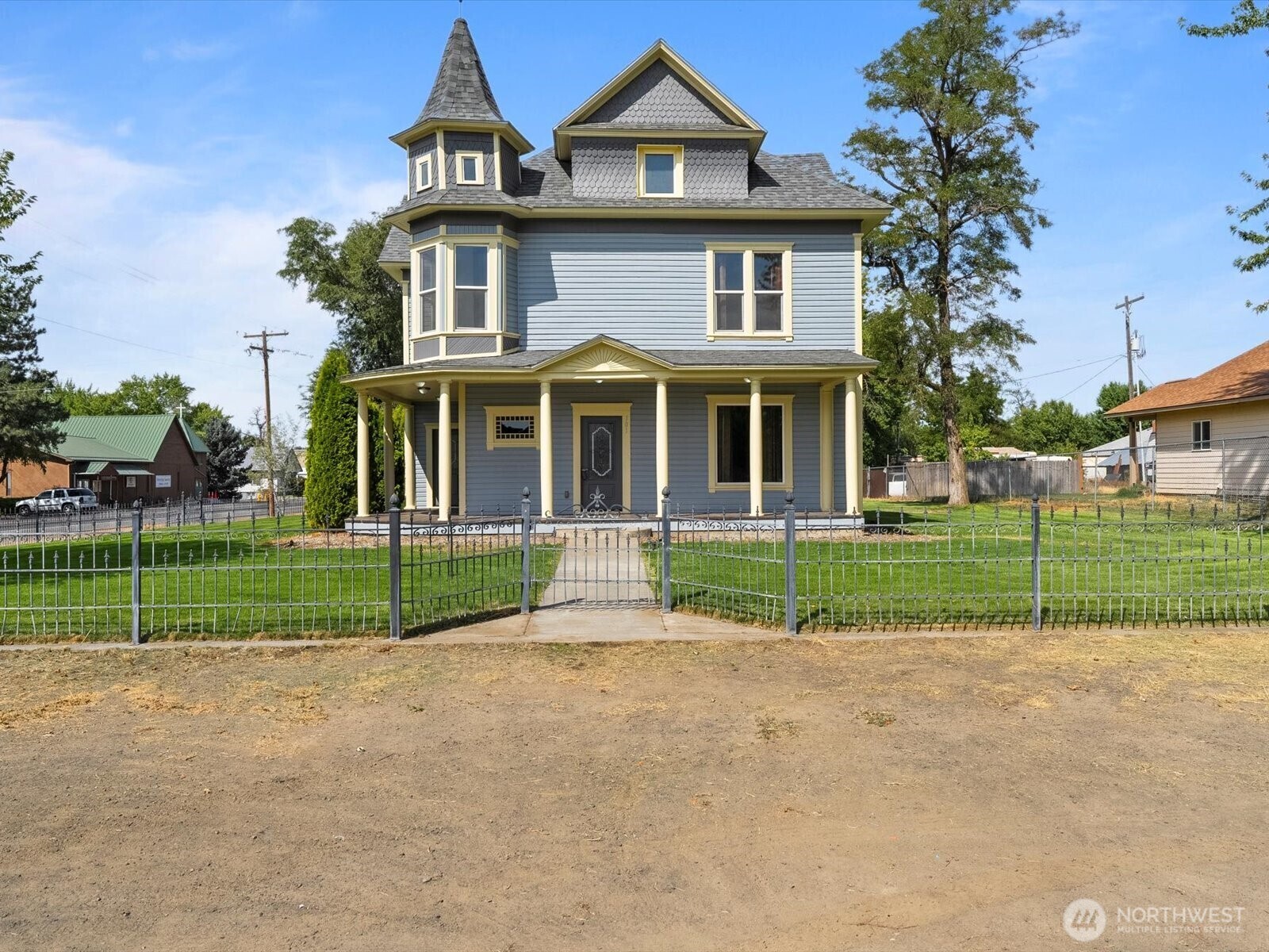 Property Photo:  101 N F Street  WA 99348 