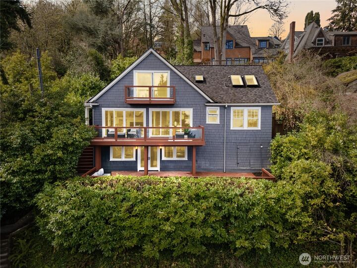 Property Photo:  603  38th Avenue  WA 98122 