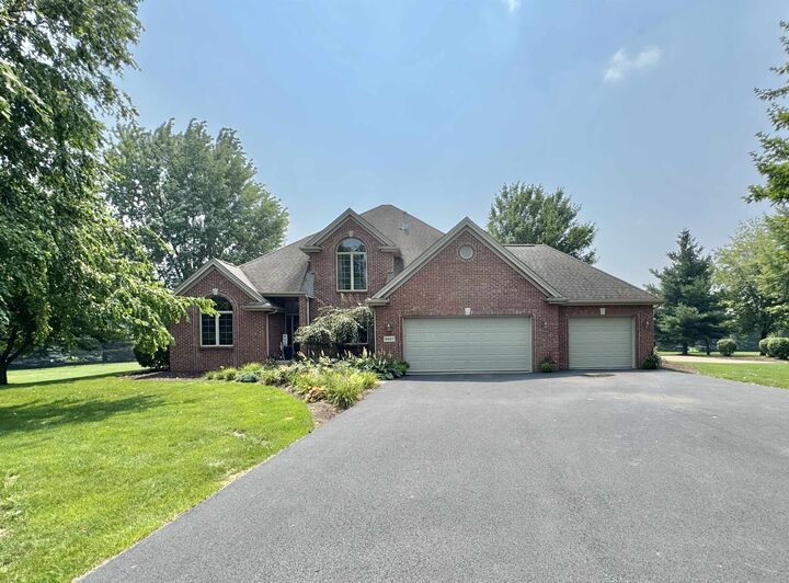 6687 Middle Road  South Beloit IL 61080 photo