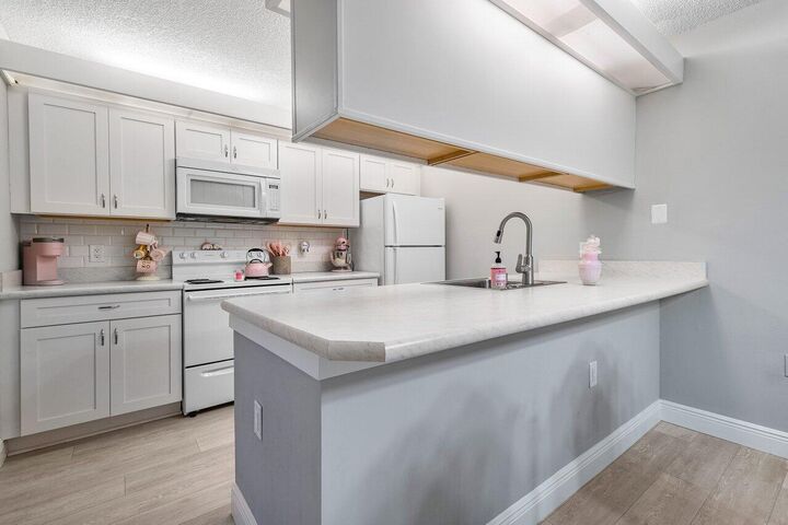 Property Photo:  5823 58th Way  FL 33409 