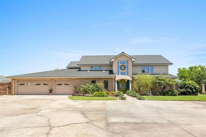 Property Photo: 3840 Bluff Lane LA 70605
