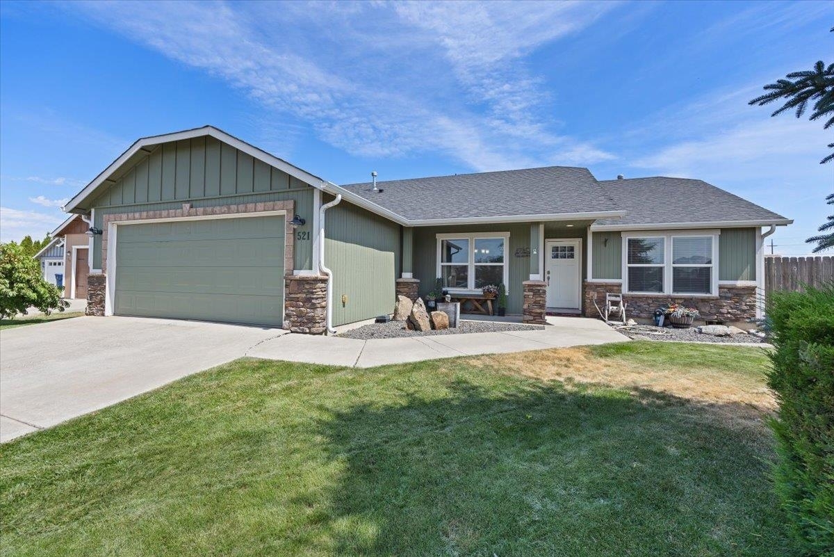 Property Photo:  521 S Solar St  WA 99001 