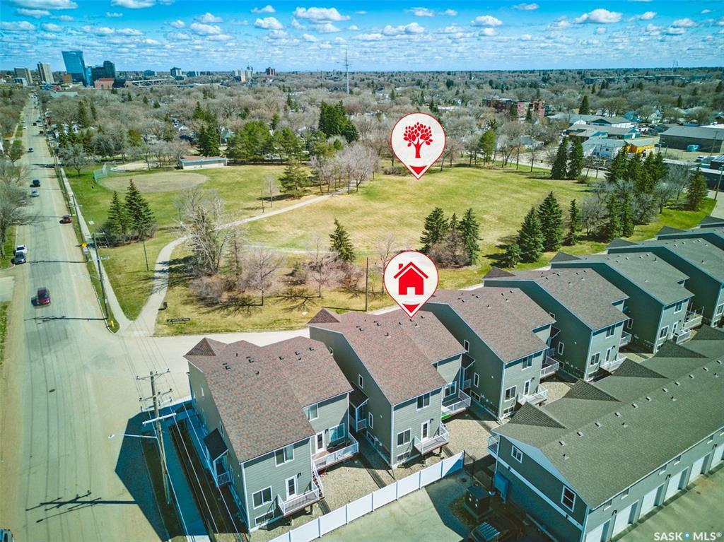 Property Photo: 421 L Avenue S SK S7M 5Y6