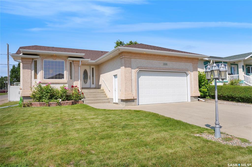1550 Athabasca Street W  Moose Jaw SK S6H 7K4 photo