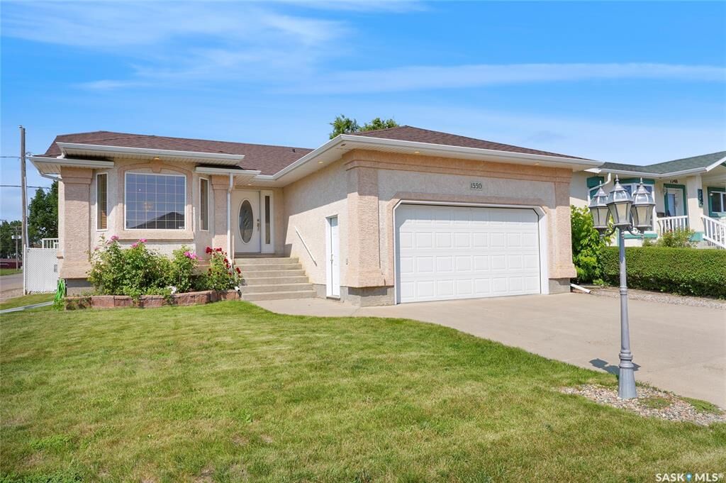 Property Photo:  1550 Athabasca Street W  SK S6H 7K4 