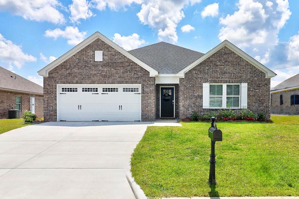 Property Photo: 607 Ridgeland AL 36301
