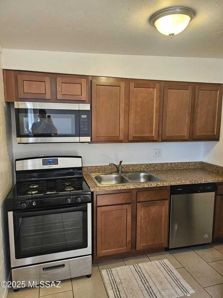 Property Photo: 2018 S Cloverland Avenue AZ 85711