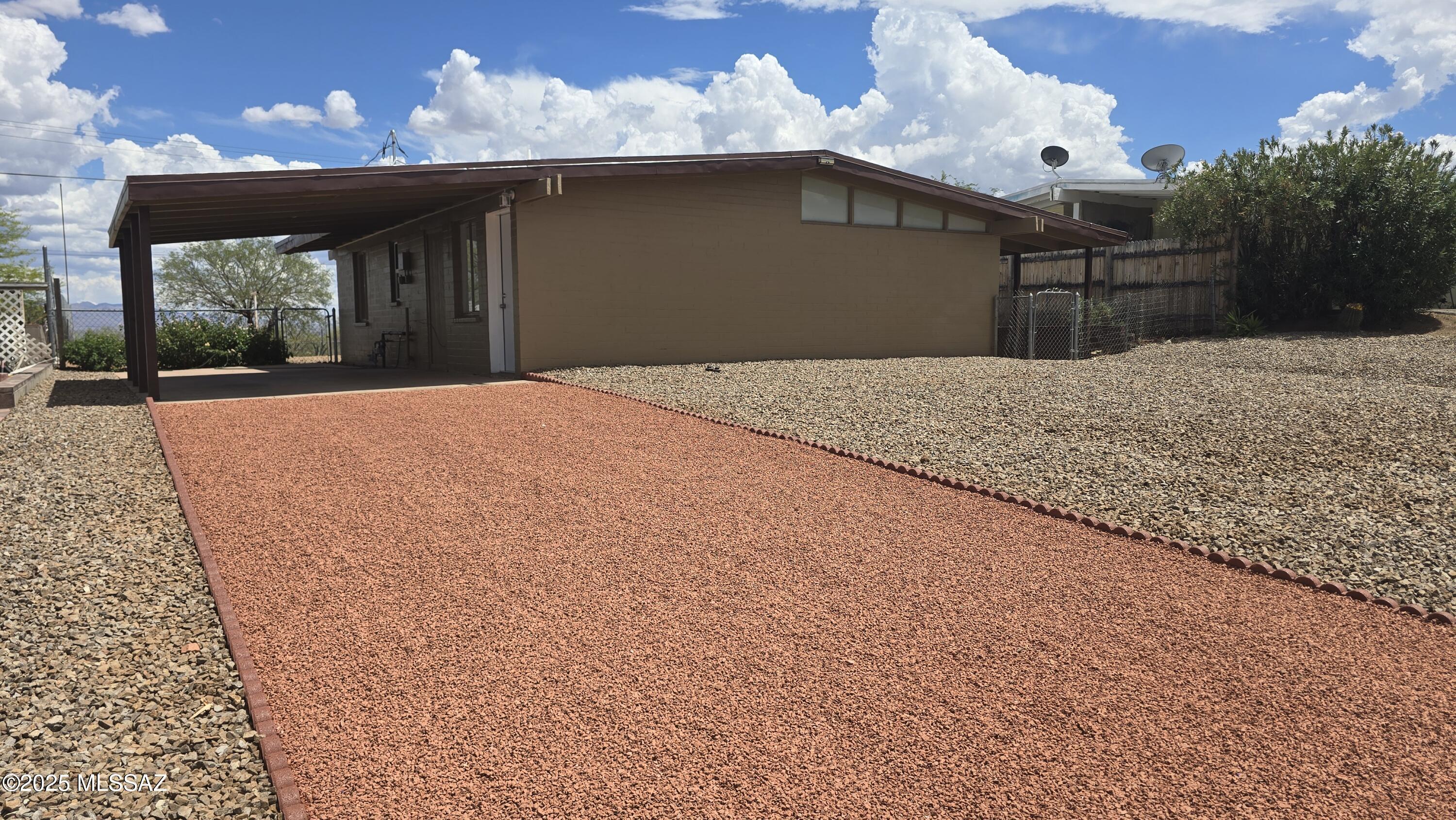 Property Photo: 113 S Ave B AZ 85631