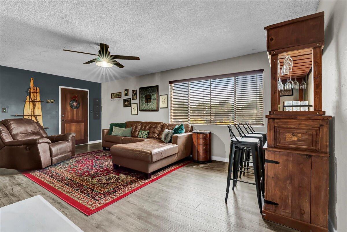 Property Photo: 1411 S Divisadero Street 1 CA 93277