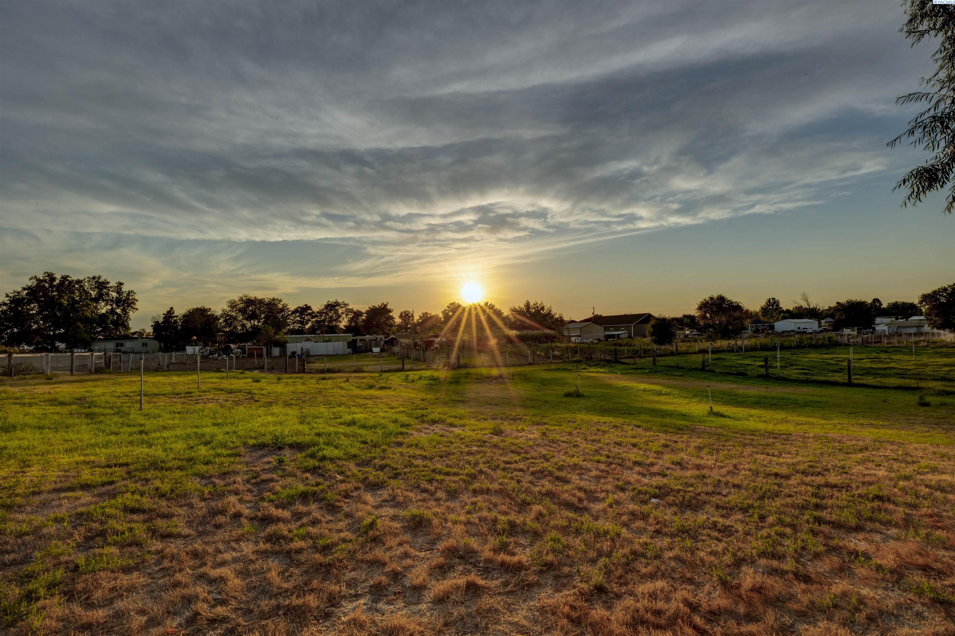 Property Photo:  7304 N Road 42  WA 99301 