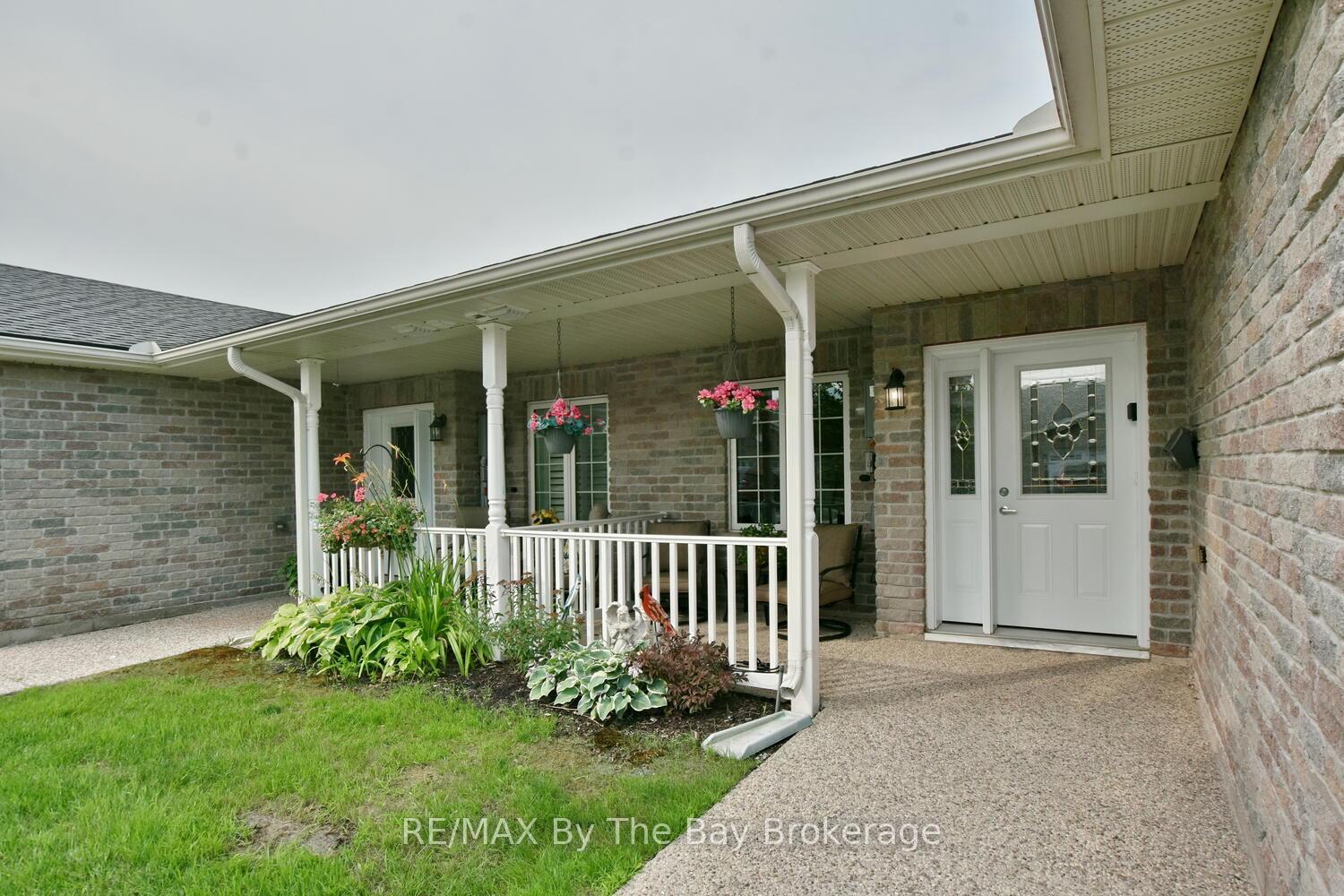 Photo de la propriété: 50 Clover Crescent ON L9Z 0G4