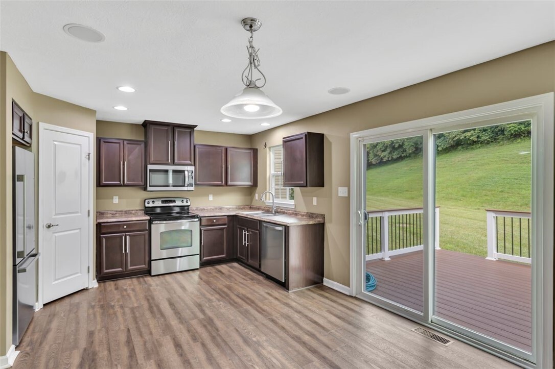 Property Photo: 1113 Towervue Dr PA 15227