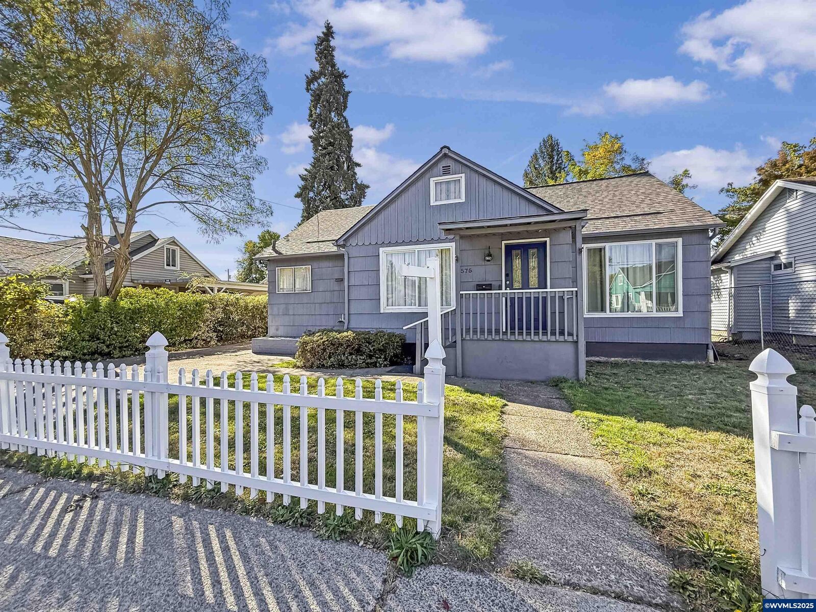 Property Photo:  575 25th St SE  OR 97301 