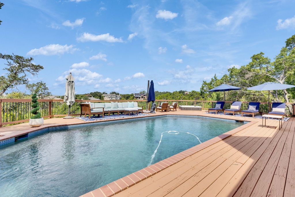 Property Photo: 512 Beardsley Lane TX 78746