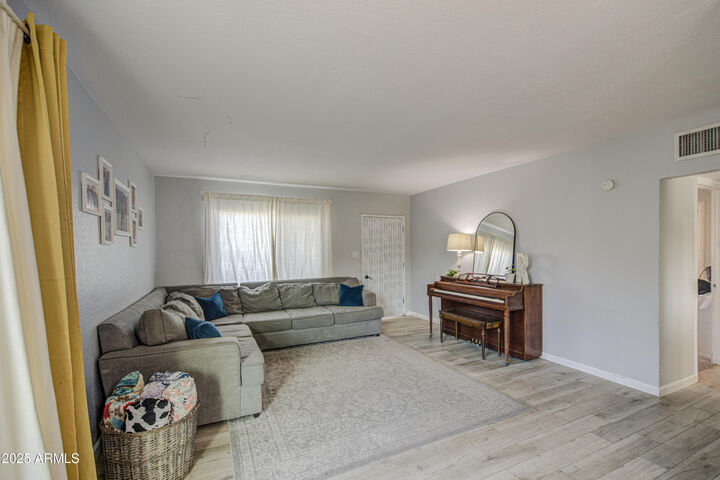 Property Photo: 440 S Fraser Drive AZ 85204