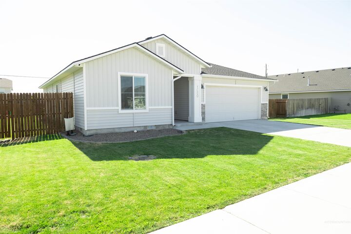 Property Photo:  1680 SW Levant Way  ID 83647 