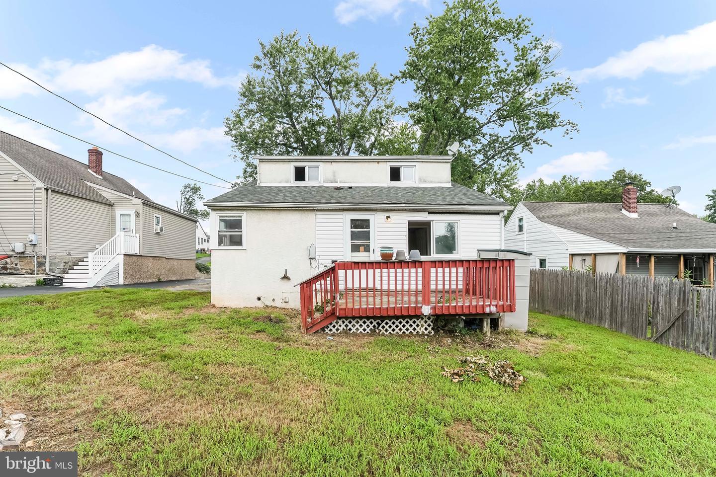 Property Photo: 50 Neeld Lane PA 19014