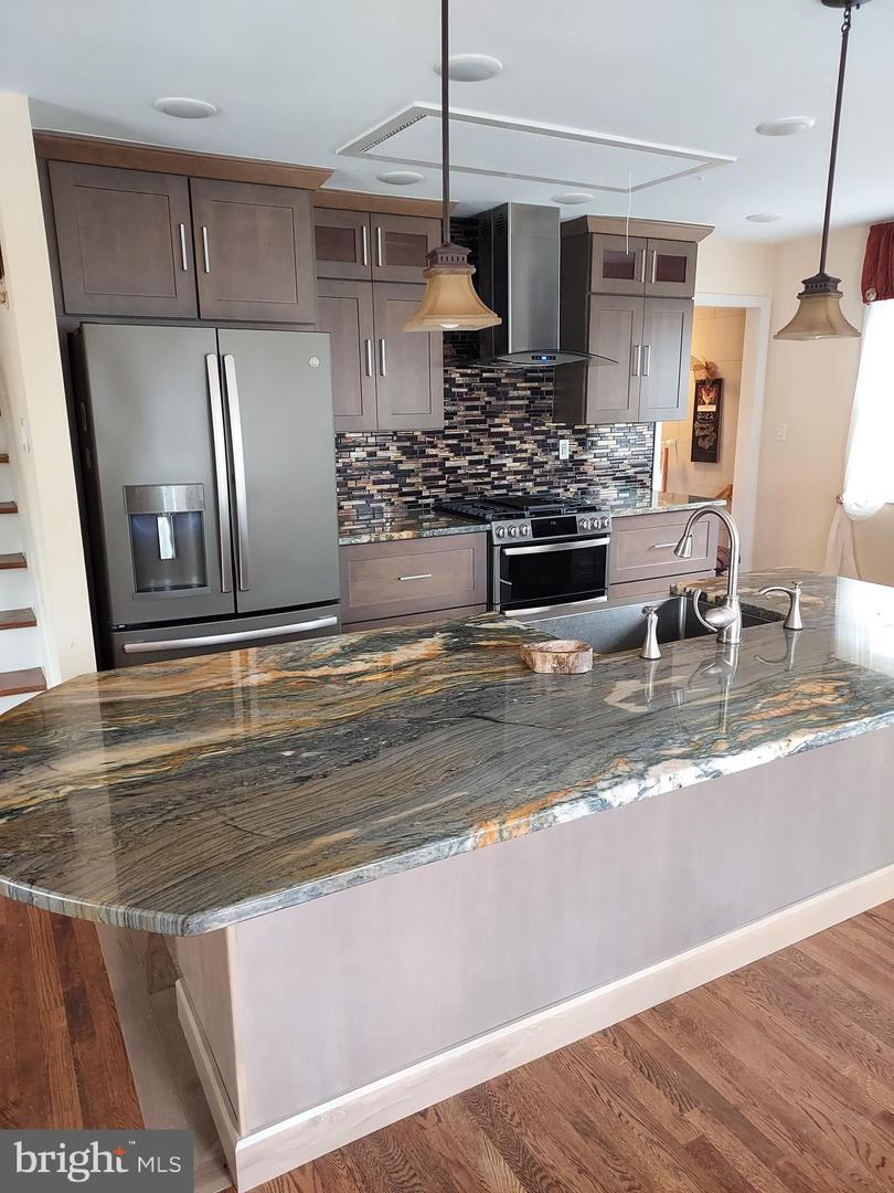 9 Cottonwood Dr.  Sayreville NJ 08872 photo