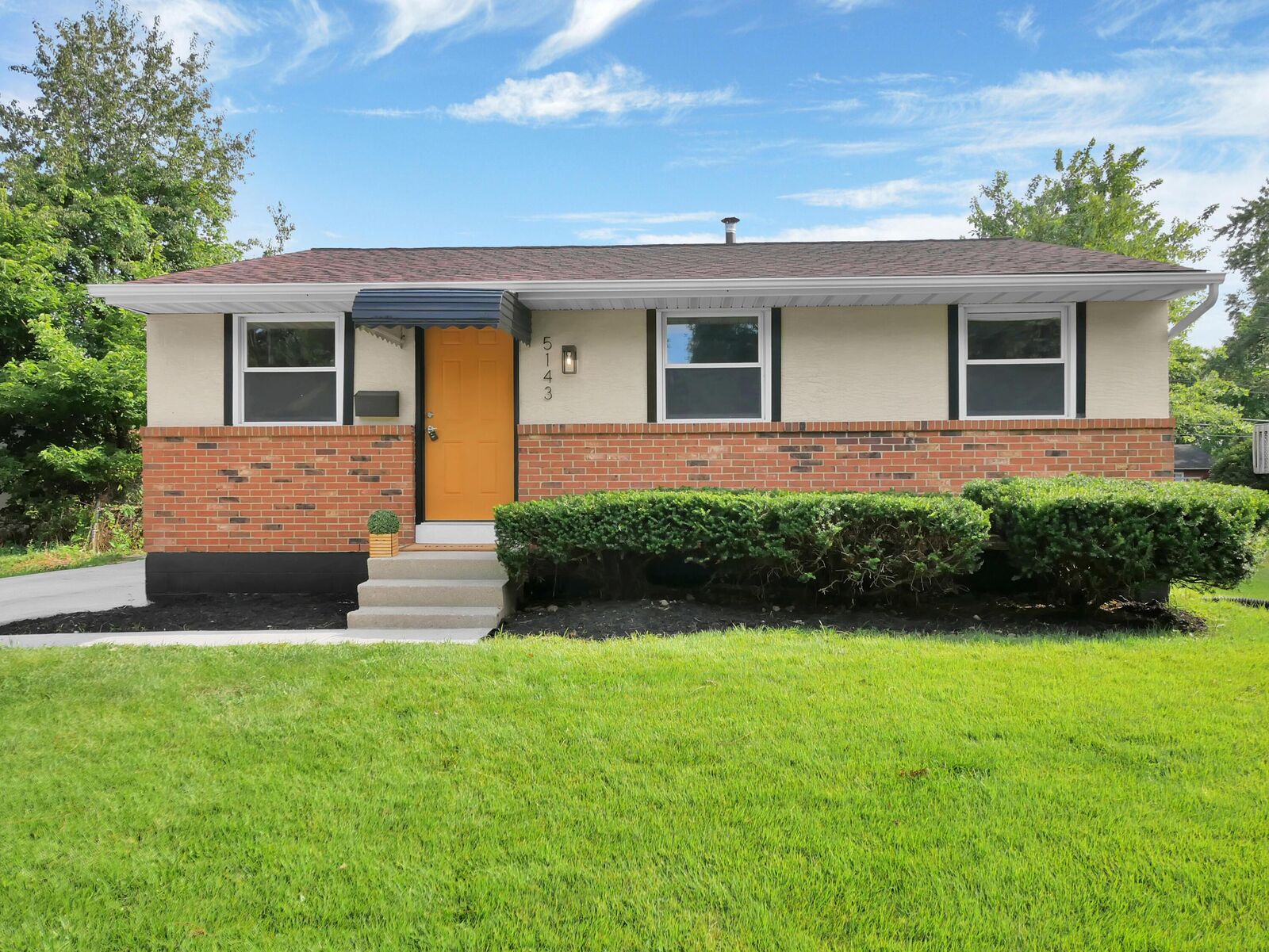 Property Photo: 5143 Hatfield Drive OH 43232