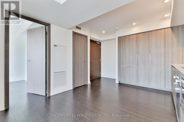 Property Photo: 19 Bathurst Street 1811 ON M5V 0N2