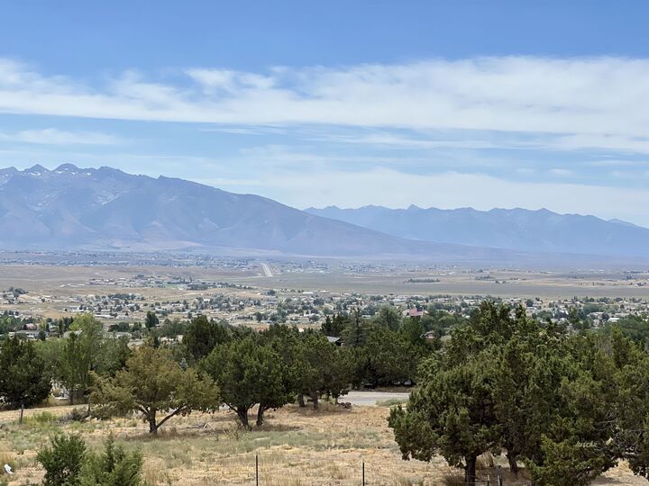 Property Photo: 653 Holiday Drive NV 89815