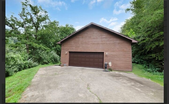 Property Photo: 201 Pebble Drive KY 41240