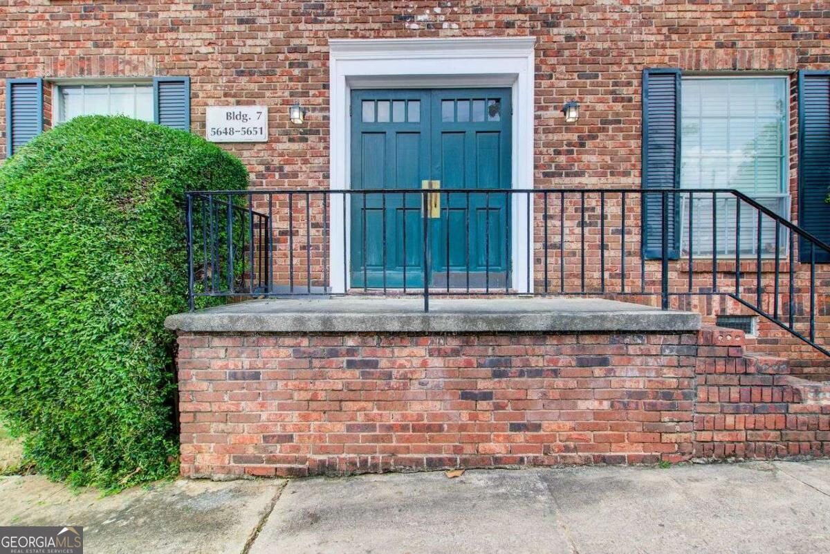 Property Photo: 5650 Kingsport Drive GA 30342