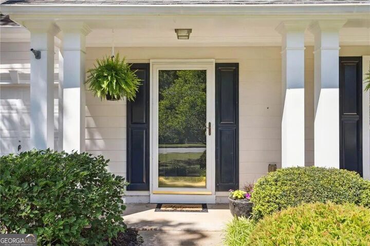 Property Photo: 1097 Dalesford Drive GA 30004