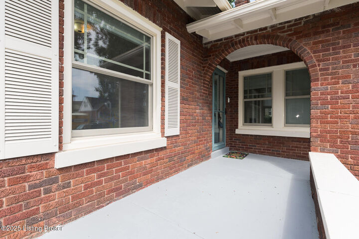 Property Photo: 2908 Beaumont Rd KY 40205