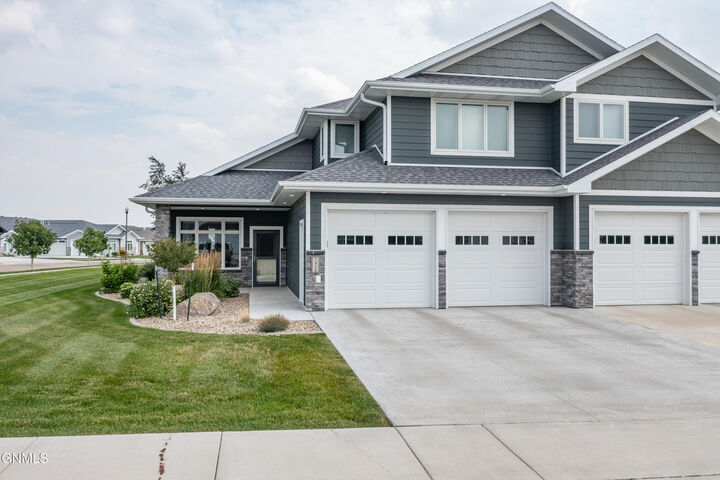 1424 Community Lp  Bismarck ND 58503 photo