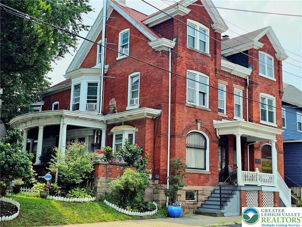 Property Photo: 752 Walnut Avenue PA 18042