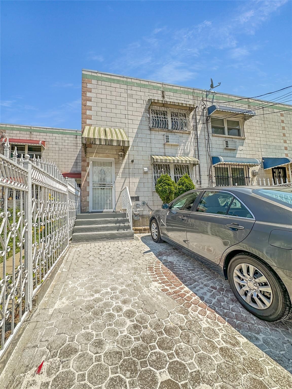 Property Photo: 1192 Fox Street NY 10459