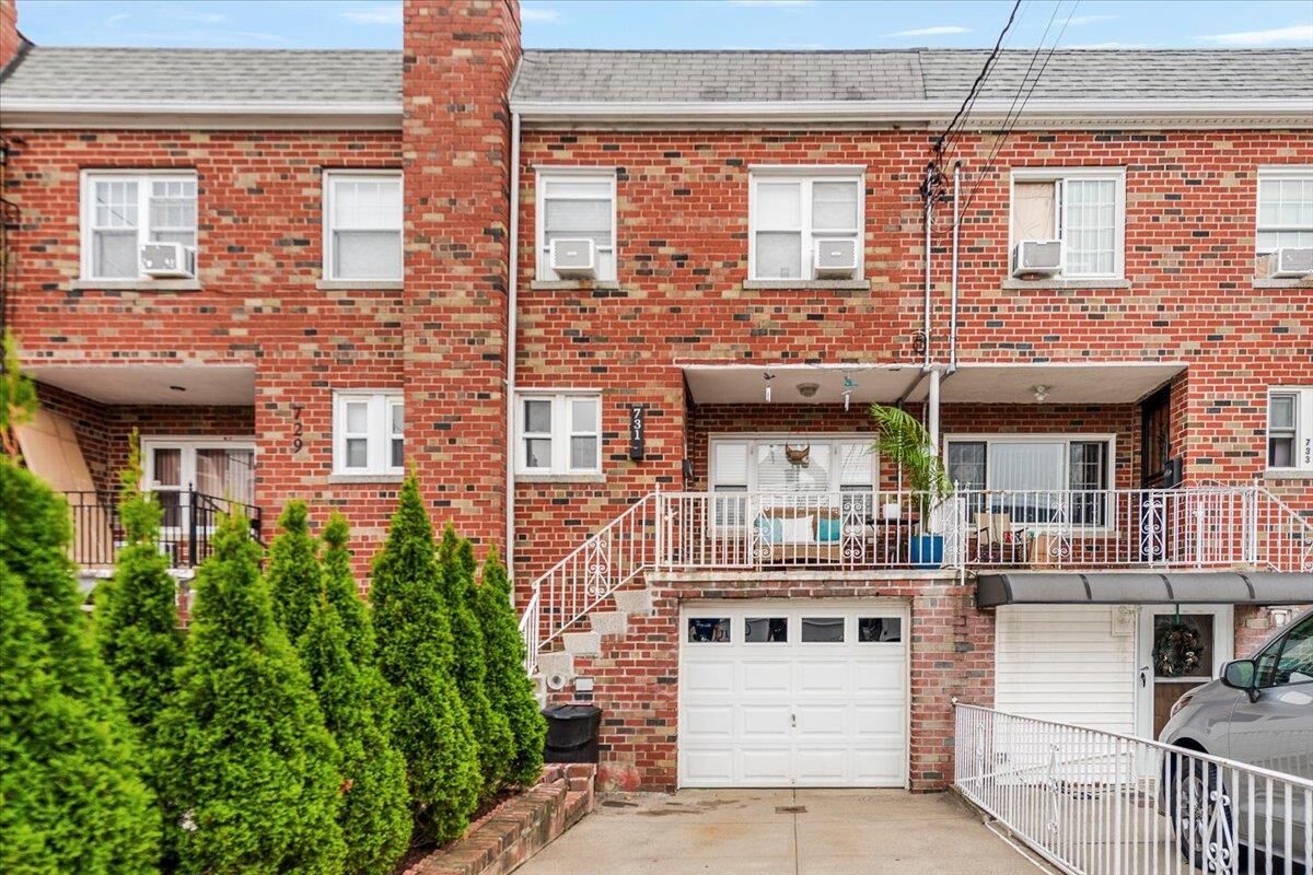 Property Photo: 731 Hollywood Avenue NY 10465