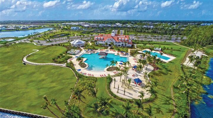 Property Photo: 8813 Yucatan Court FL 34112