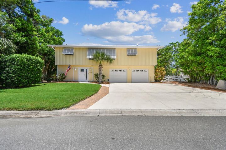 Property Photo:  10104 Sandpiper Road E  FL 34209 