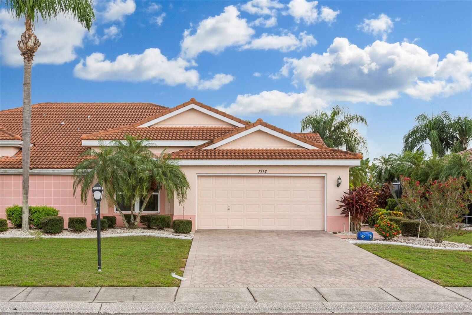 Property Photo: 1714 S Pebble Beach Boulevard FL 33573
