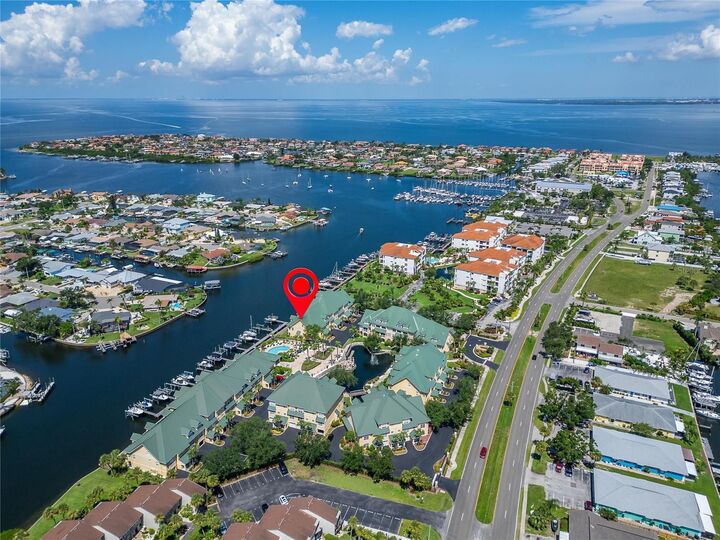 Property Photo:  6428 Sunset Bay Circle  FL 33572 