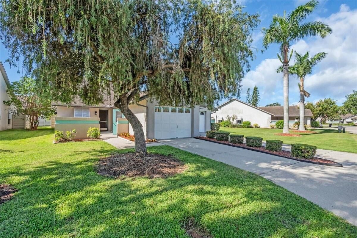 Property Photo: 327 40th Court W FL 34221