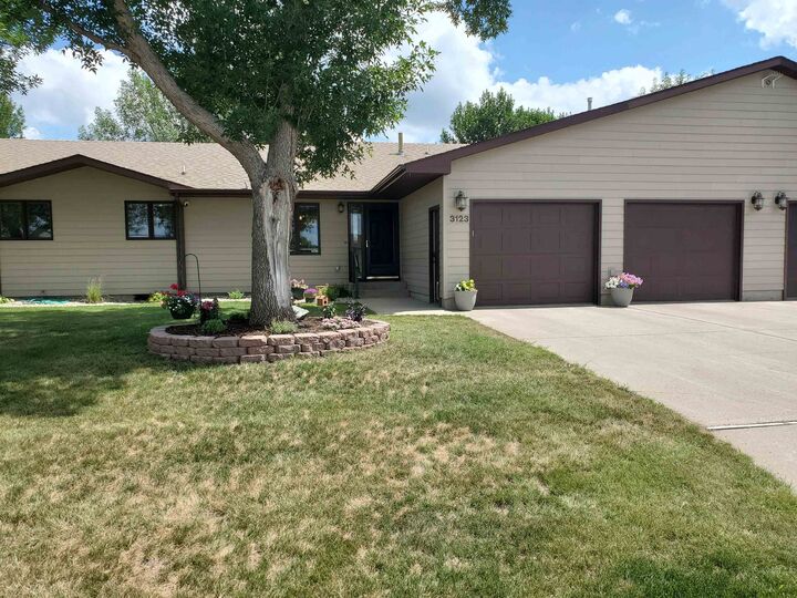3123 7th St SW  Minot ND 58701 photo