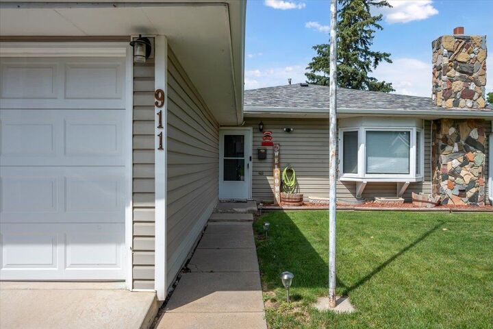 Property Photo: 911 Kingsbury Street SD 57717