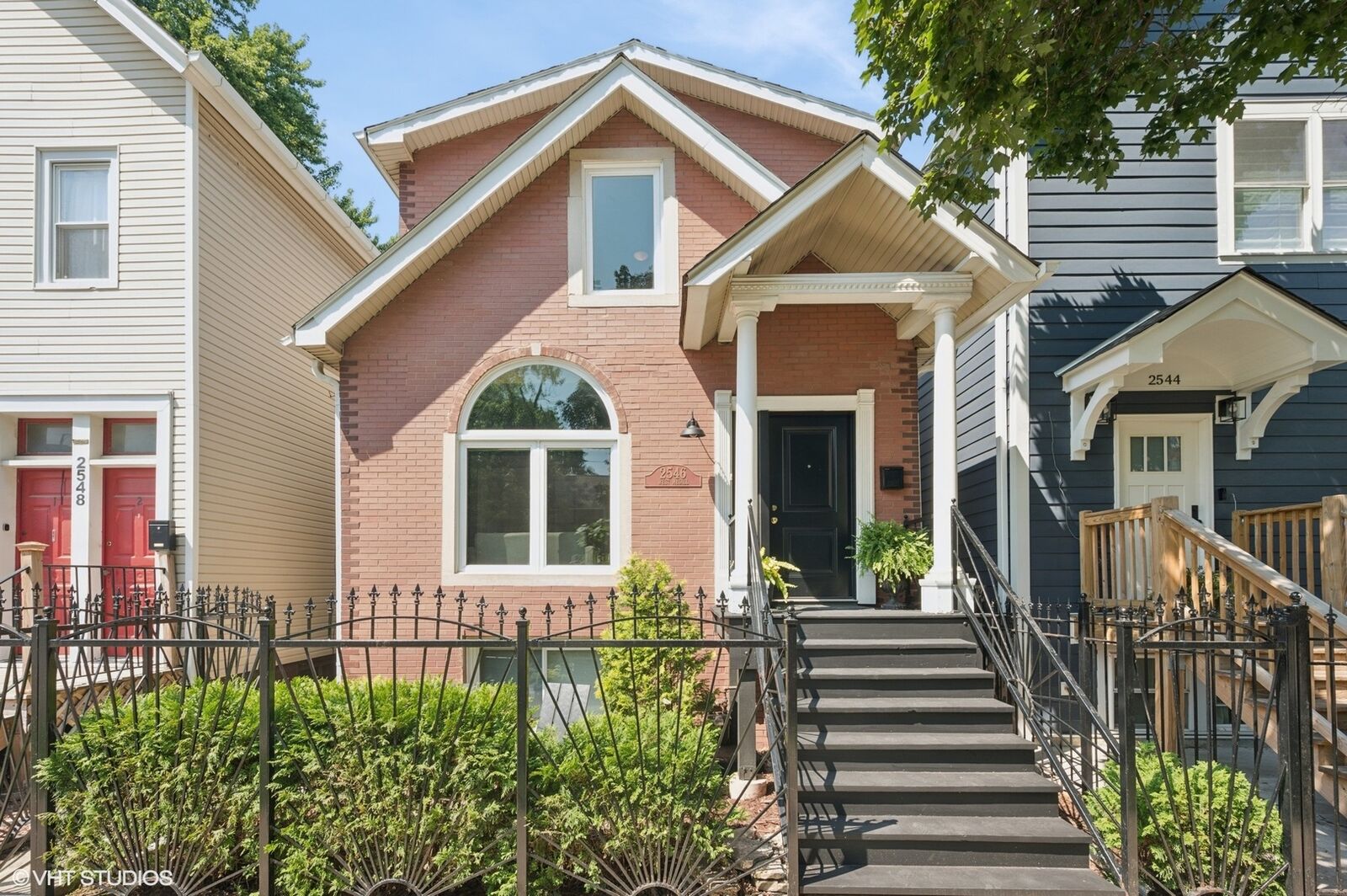 Property Photo:  2546 W Medill Avenue  IL 60647 